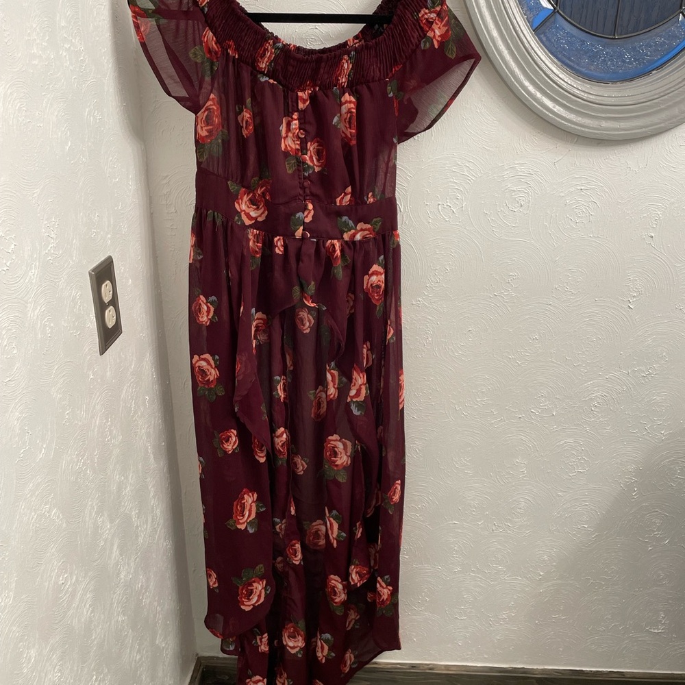 Live 4 Truth Floral Burgundy Off-Shoulder Overlay Top size medium